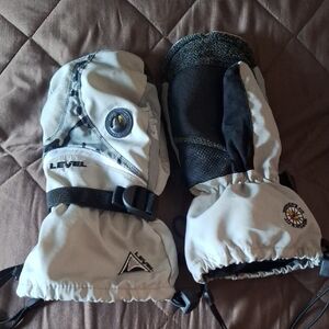 Level Women's Double Layer Snow/Ski Mittens in Light Gray And Army Fatigue